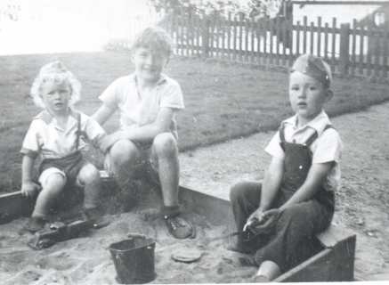 In Gordon Gale's sandbox with br. John, 1943